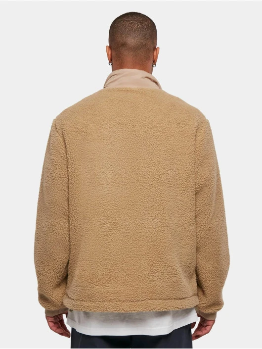 Herren Winterjacke Patched Sherpa in beige URBAN CLASSICS Herren Winterjacke Patched Sherpa In Beige -Modisches Herrenbekleidungs Geschäft urban classics winterjacke beige 918371 1