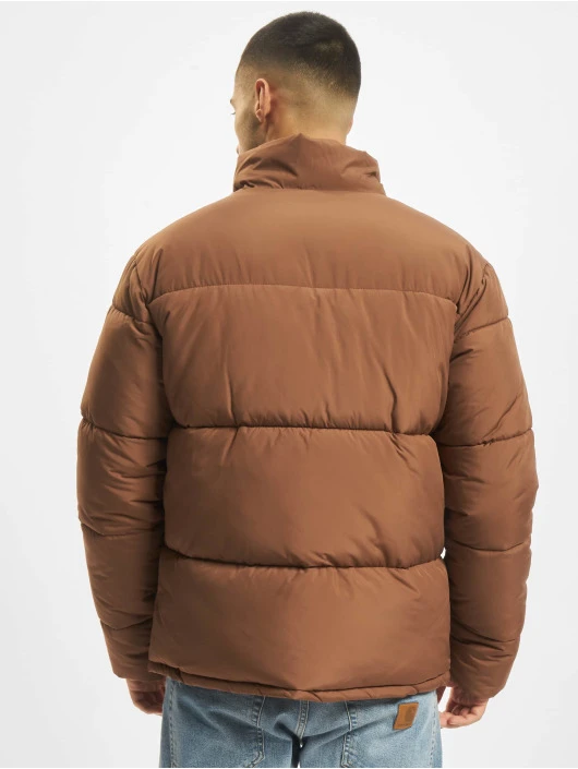 Herren Winterjacke Short in braun URBAN CLASSICS Herren Winterjacke Short In Braun -Modisches Herrenbekleidungs Geschäft urban classics winterjacke braun 861010 1