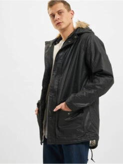 URBAN CLASSICS Herren Winterjacke Coated Nylon In Schwarz