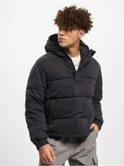 URBAN CLASSICS Herren Winterjacke Hooded Cropped In Schwarz