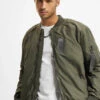 Herren Bomberjacke Surfer Summer In Khaki -Modisches Herrenbekleidungs Geschäft vsct clubwear bomberjacke khaki 870506