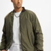 Herren Bomberjacke Macho In Khaki -Modisches Herrenbekleidungs Geschäft vsct clubwear bomberjacke khaki 870508